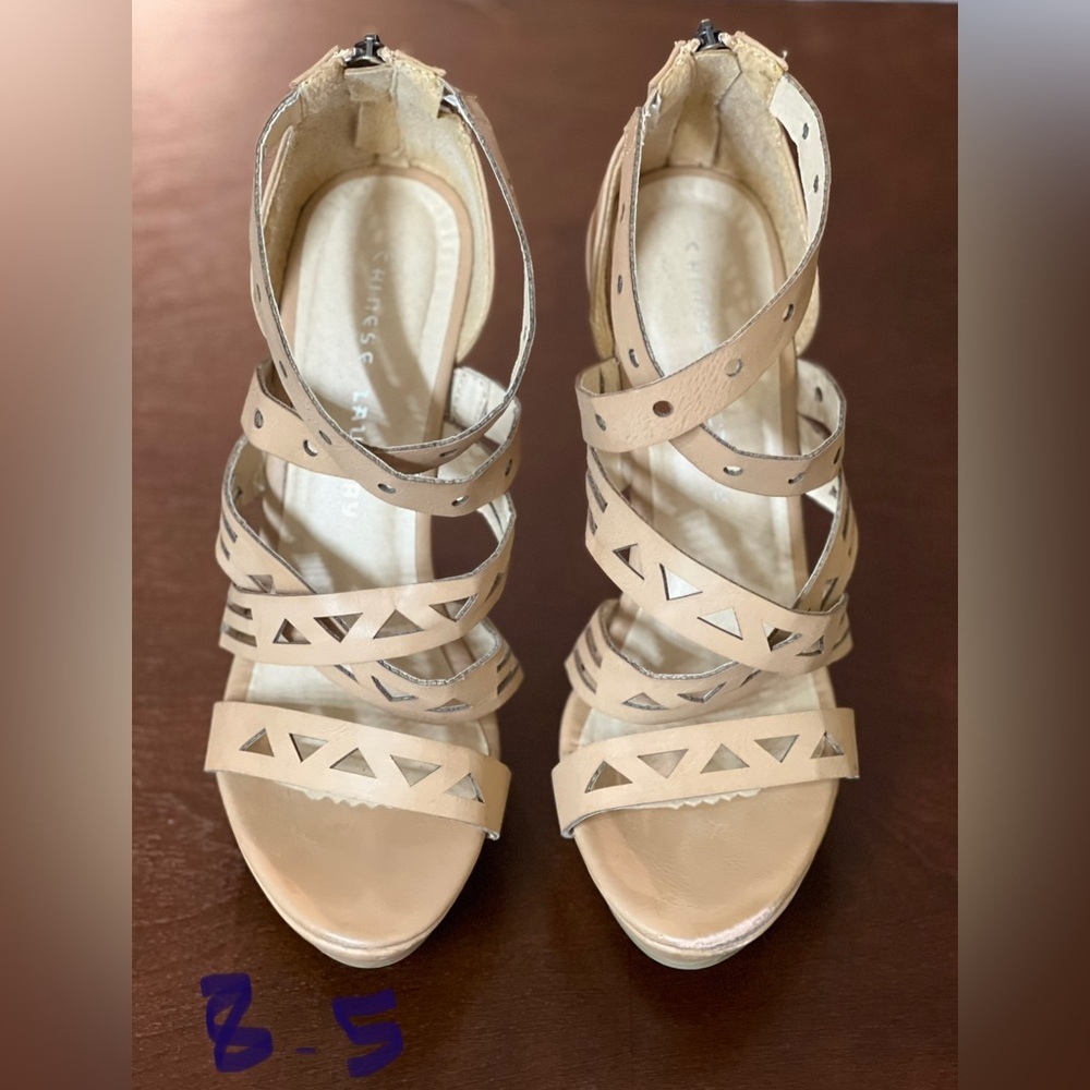 LADIES TAN WEDGES